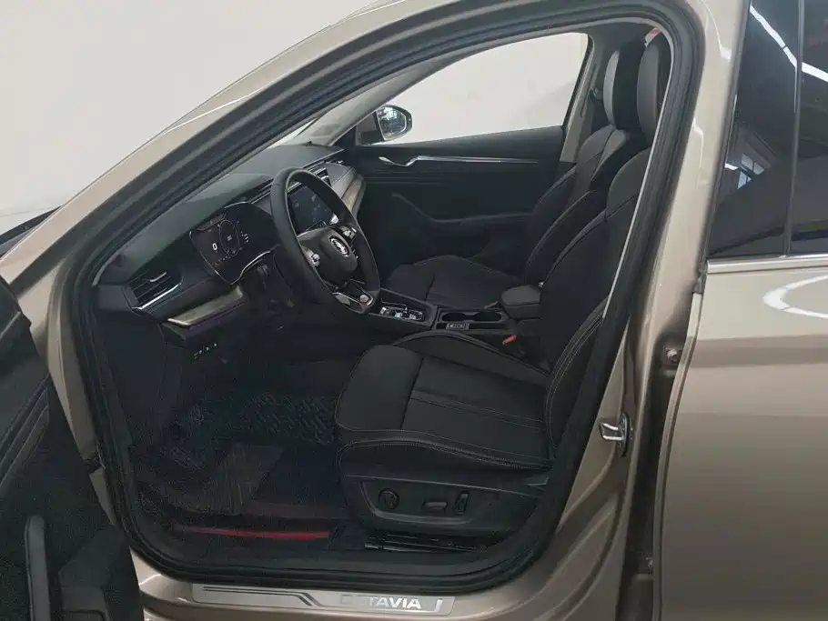 Skoda Octavia — фото 9