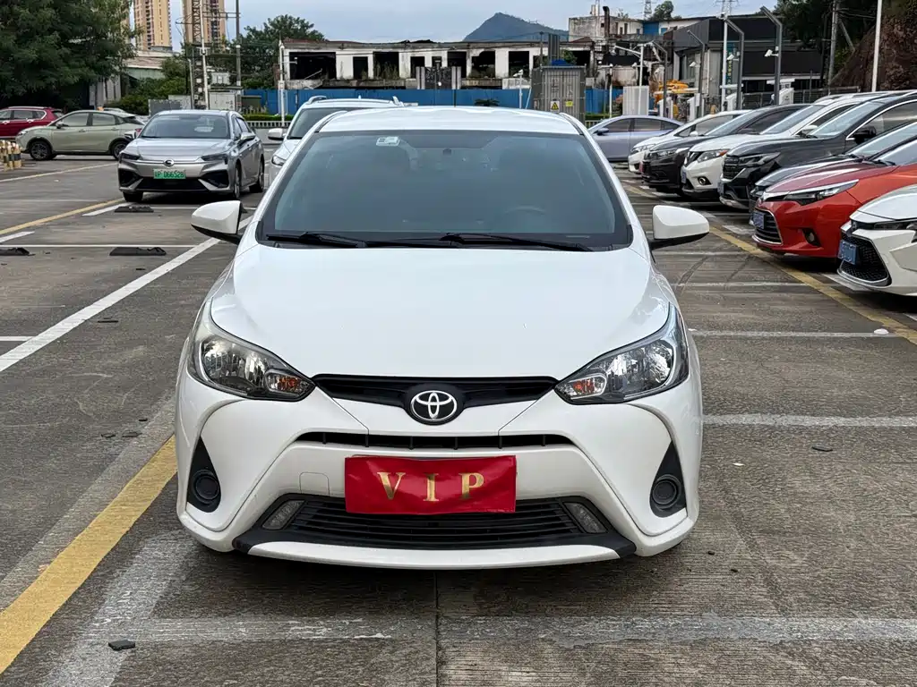 Toyota Yaris L — фото 2