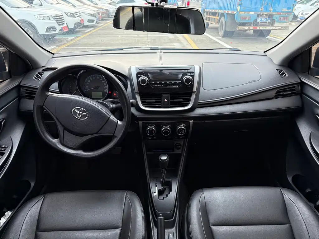 Toyota Yaris L — фото 6
