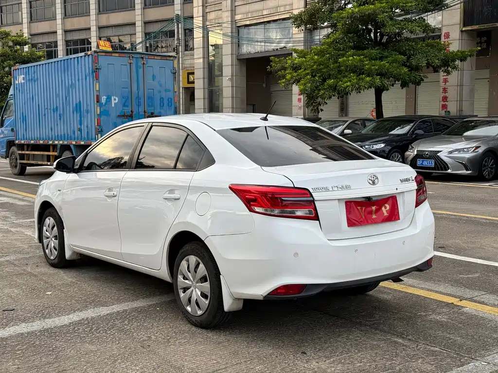 Toyota Yaris L — фото 7