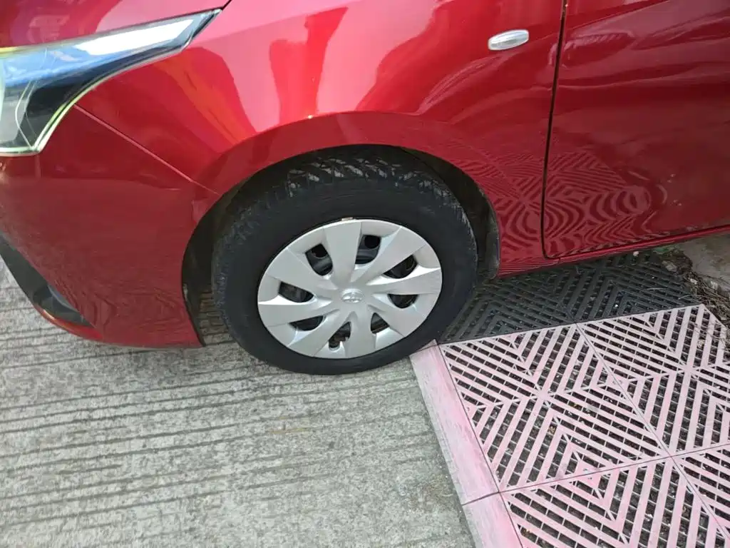 Toyota Yaris L — фото 23