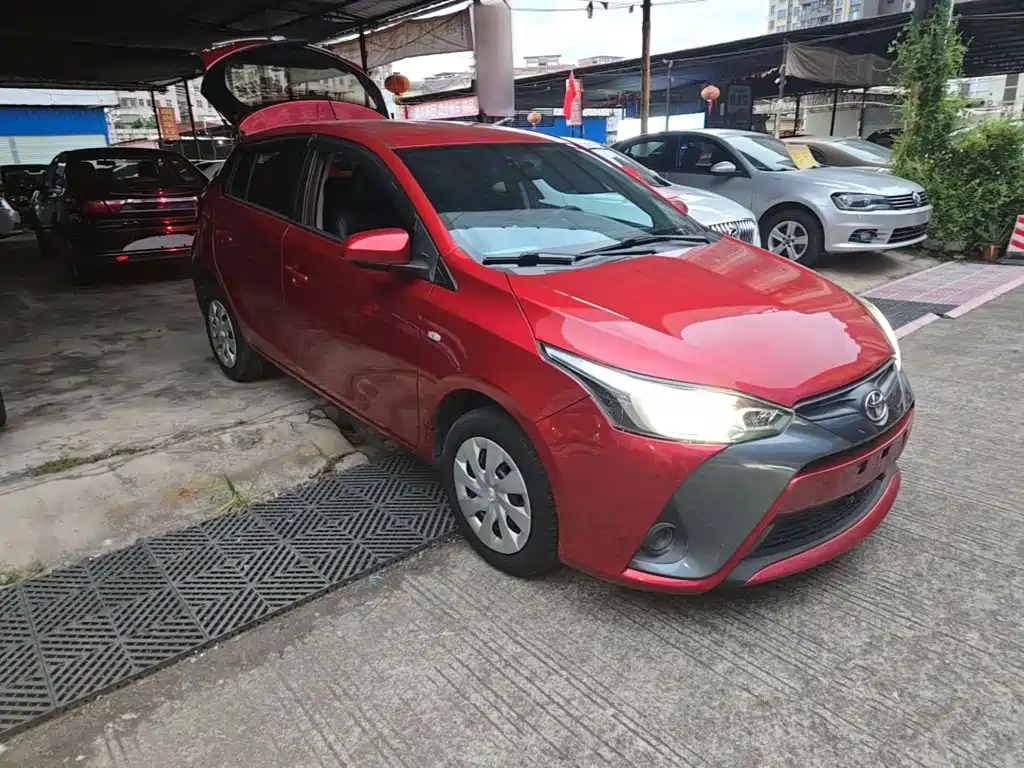 Toyota Yaris L — фото 4