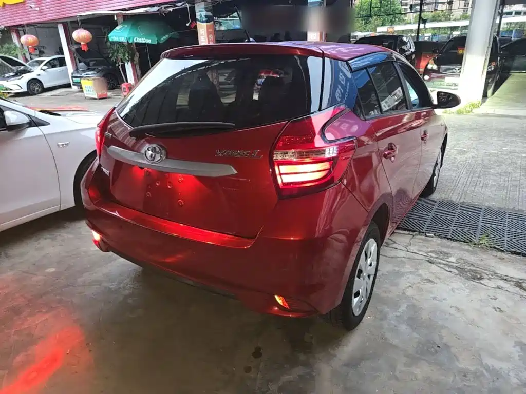 Toyota Yaris L — фото 7