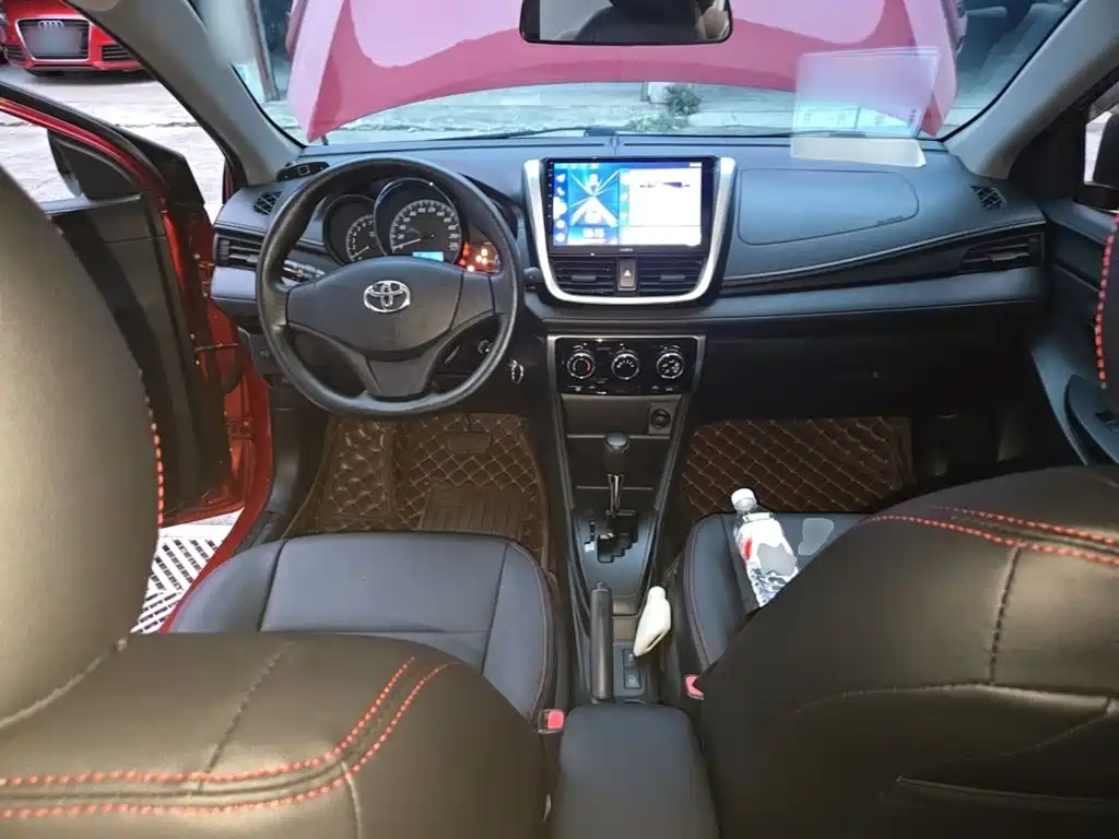 Toyota Yaris L — фото 10
