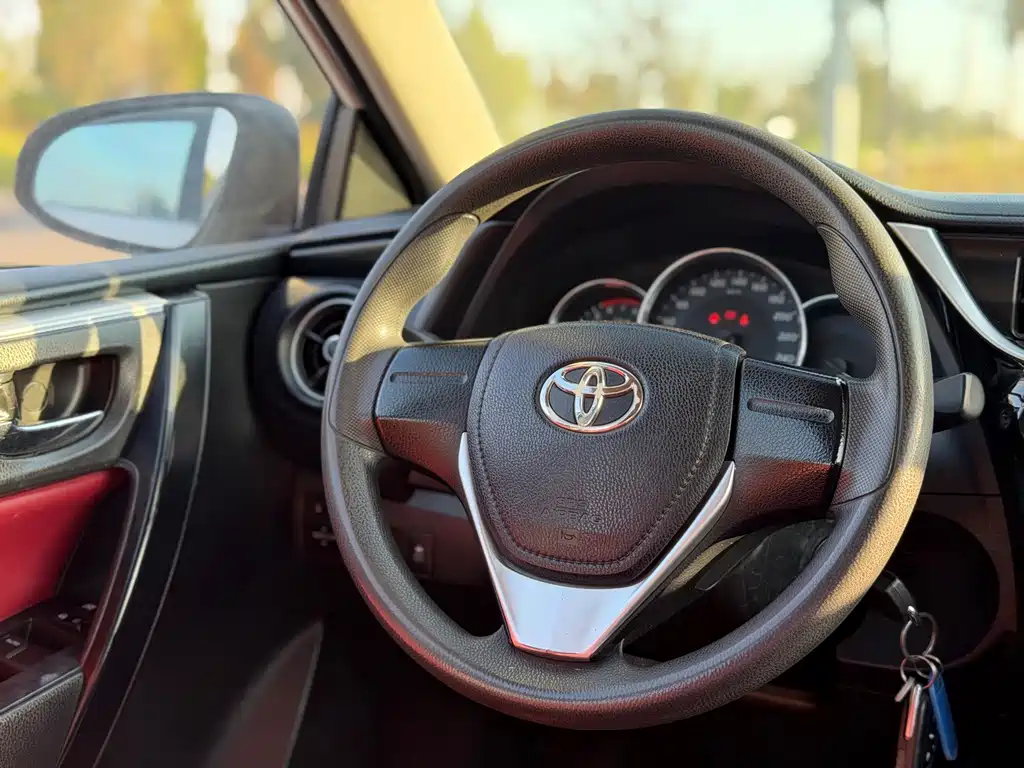 Toyota Corolla — фото 10