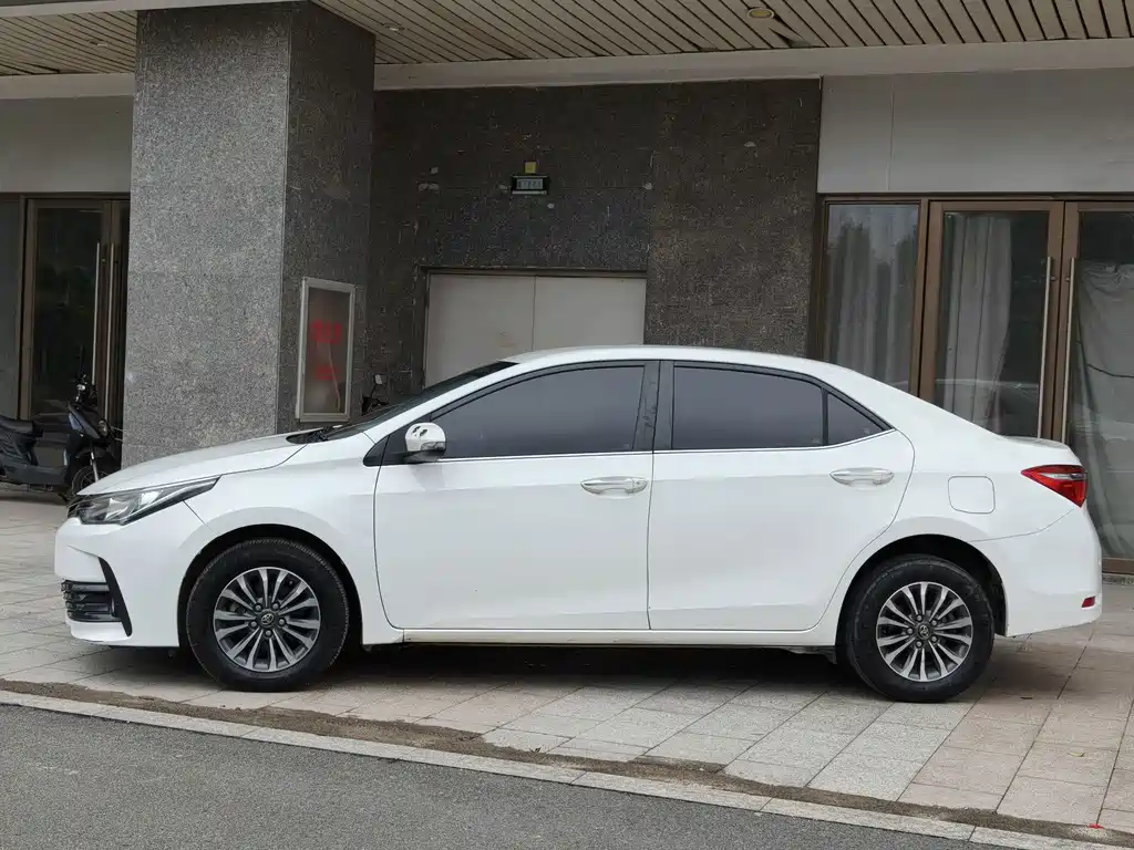 Toyota Corolla — фото 2