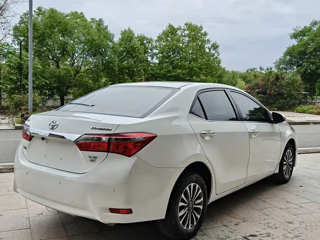 Toyota Corolla — фото 5