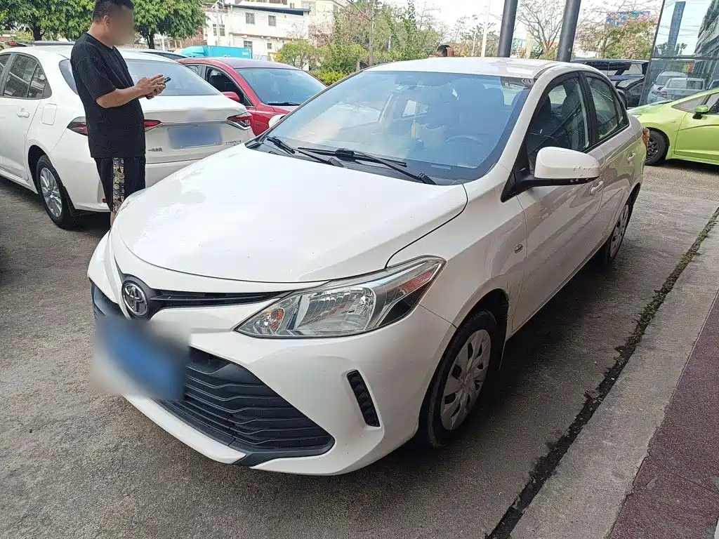 Toyota Vios — фото 2