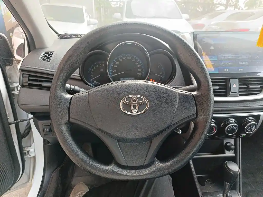 Toyota Vios — фото 11
