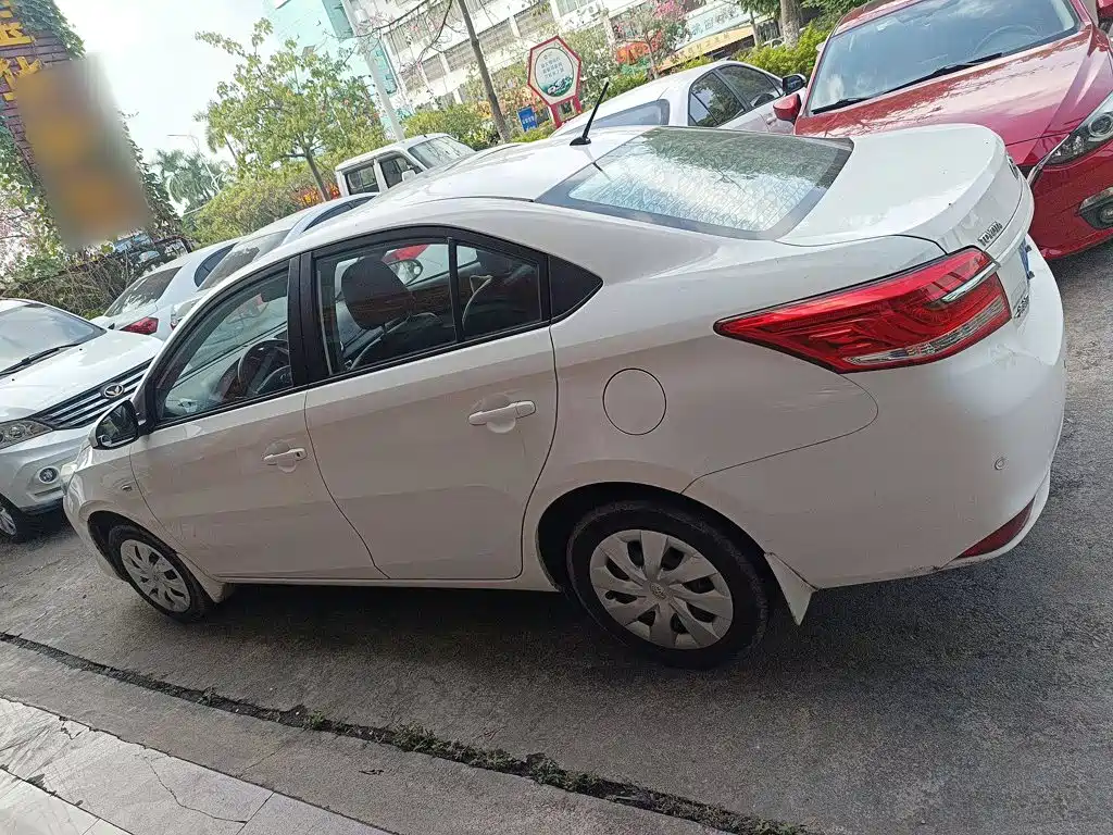 Toyota Vios — фото 5