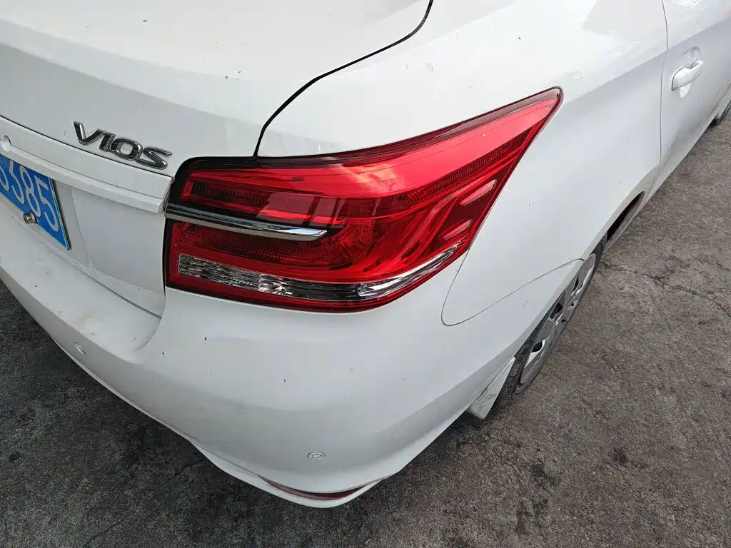 Toyota Vios — фото 8