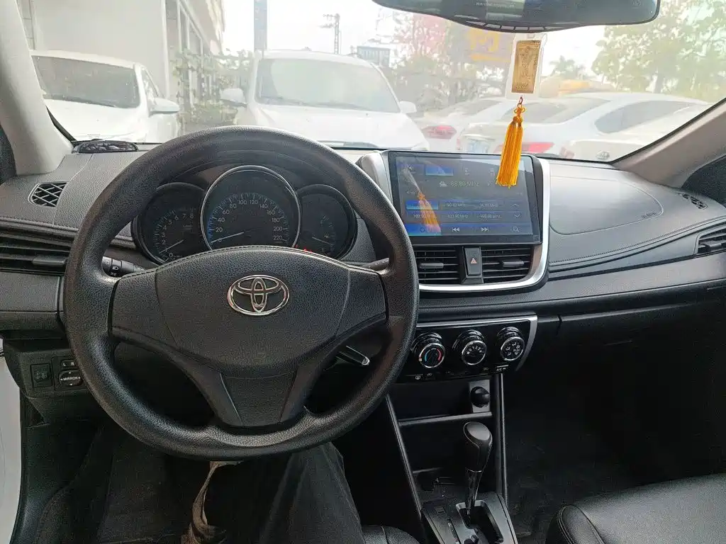 Toyota Vios — фото 10