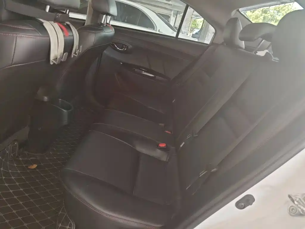 Toyota Yaris L — фото 17