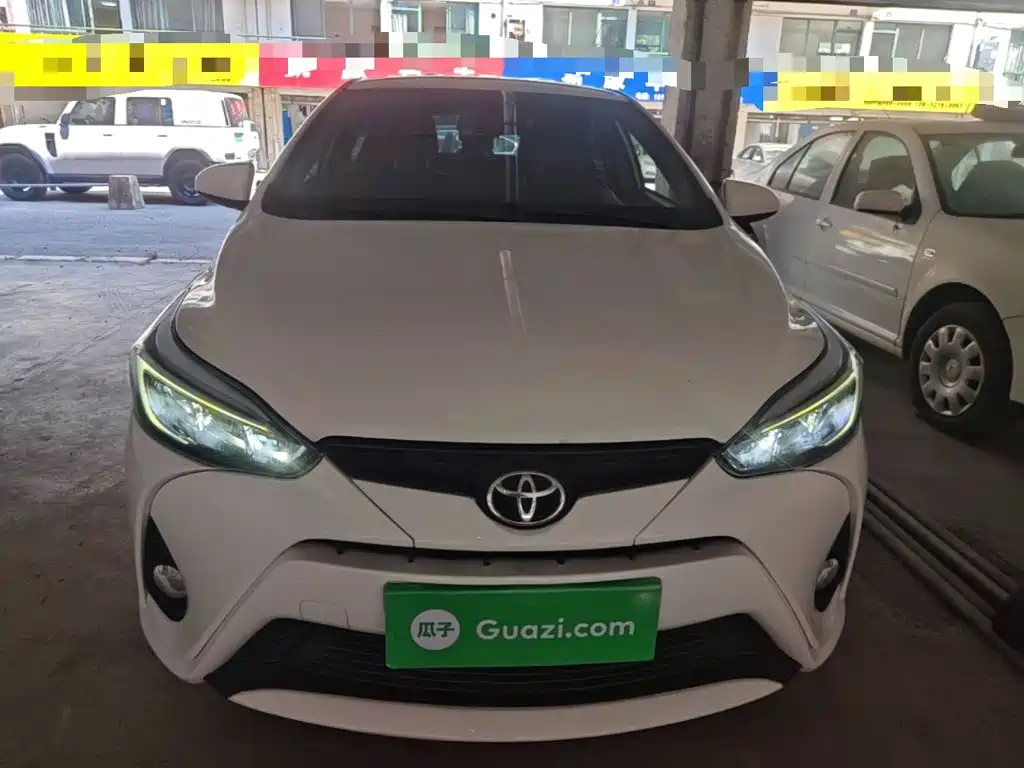 Toyota Yaris L — фото 3