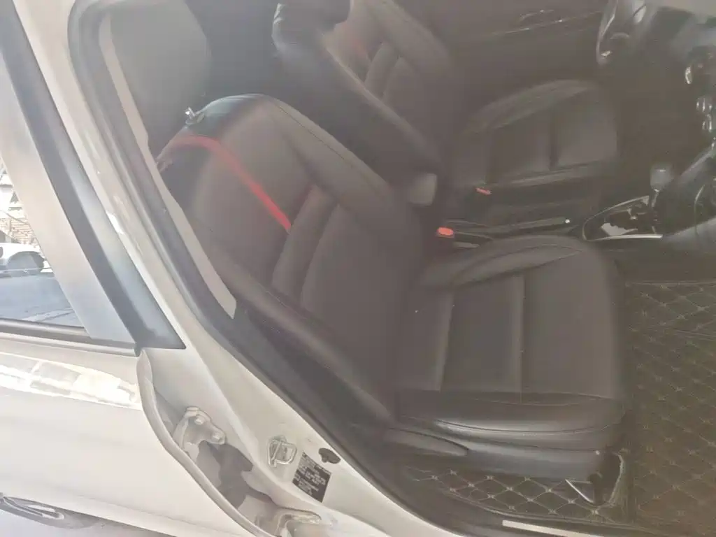 Toyota Yaris L — фото 25