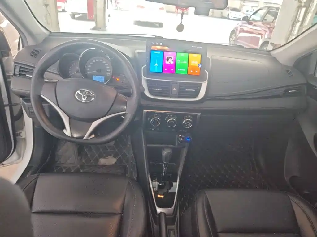 Toyota Yaris L — фото 10