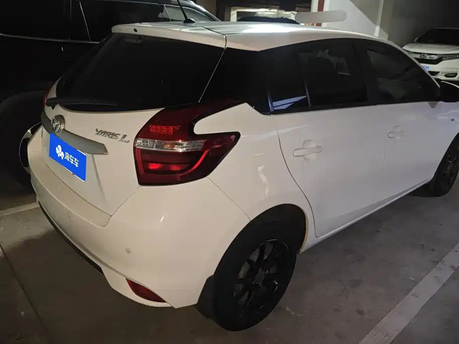 Toyota Yaris L — фото 3