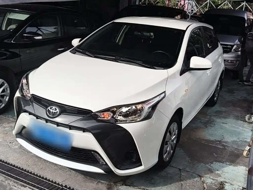 Toyota Yaris L — фото 2