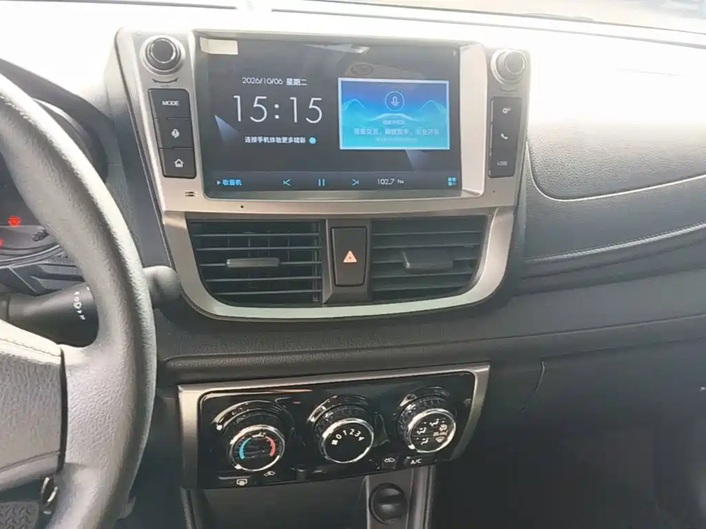 Toyota Yaris L — фото 13
