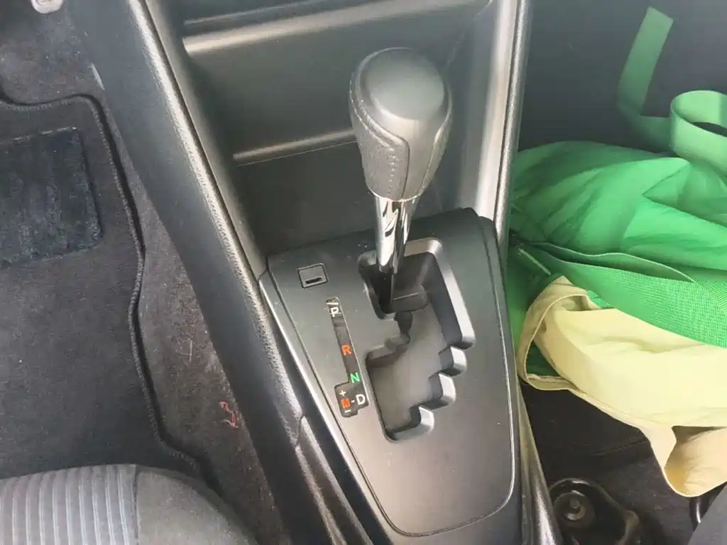 Toyota Yaris L — фото 14