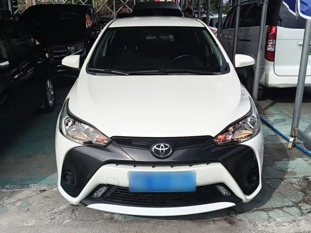 Toyota Yaris L — фото 3