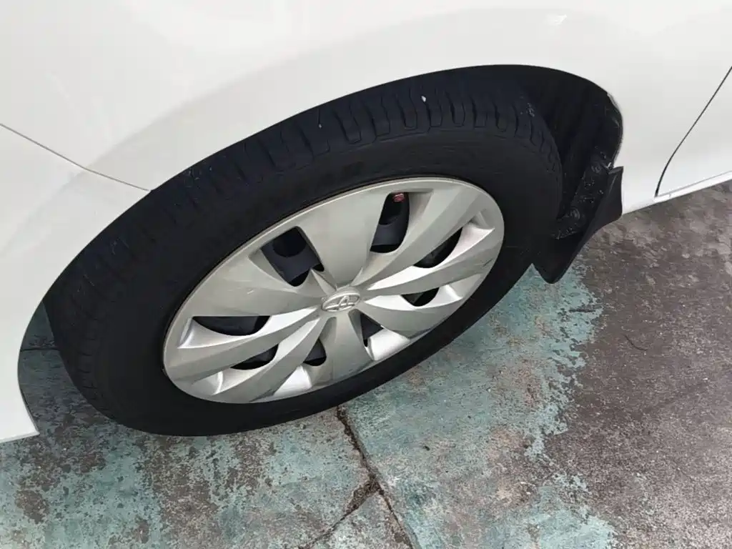 Toyota Yaris L — фото 23