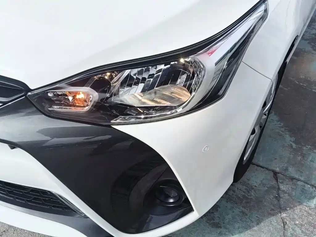 Toyota Yaris L — фото 24