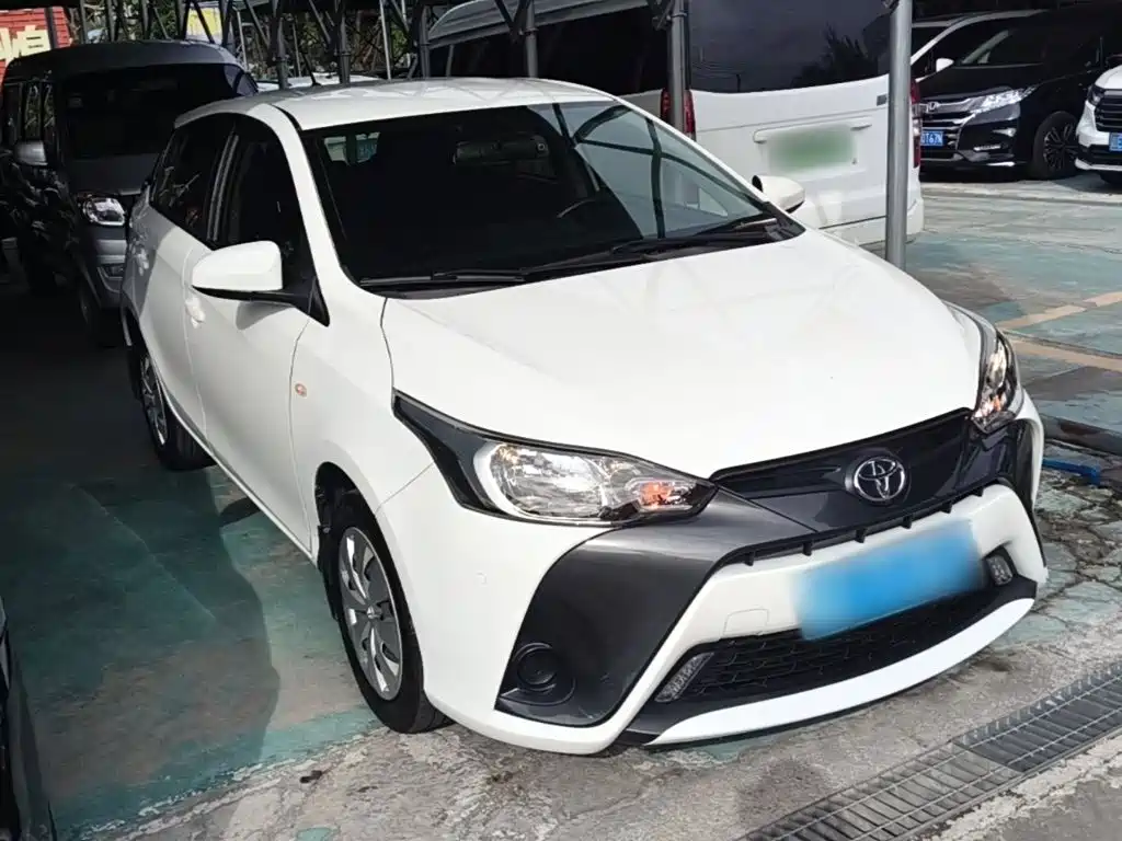 Toyota Yaris L — фото 4