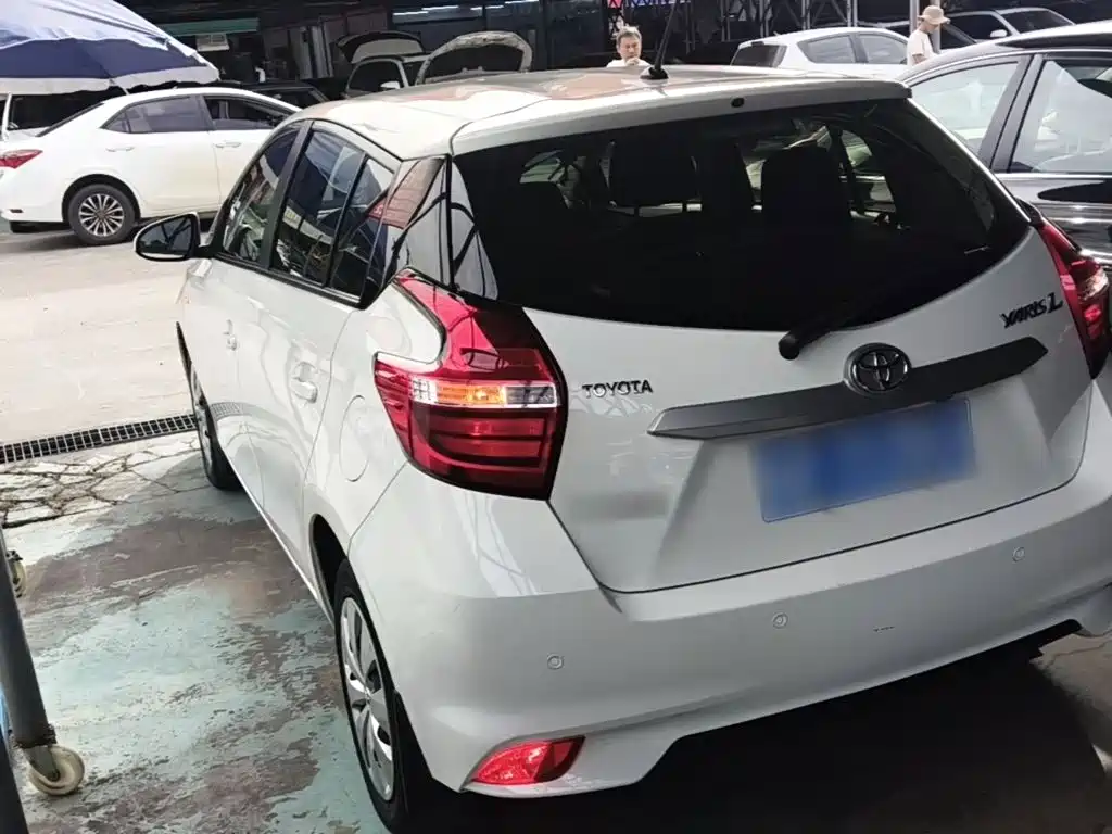 Toyota Yaris L — фото 5