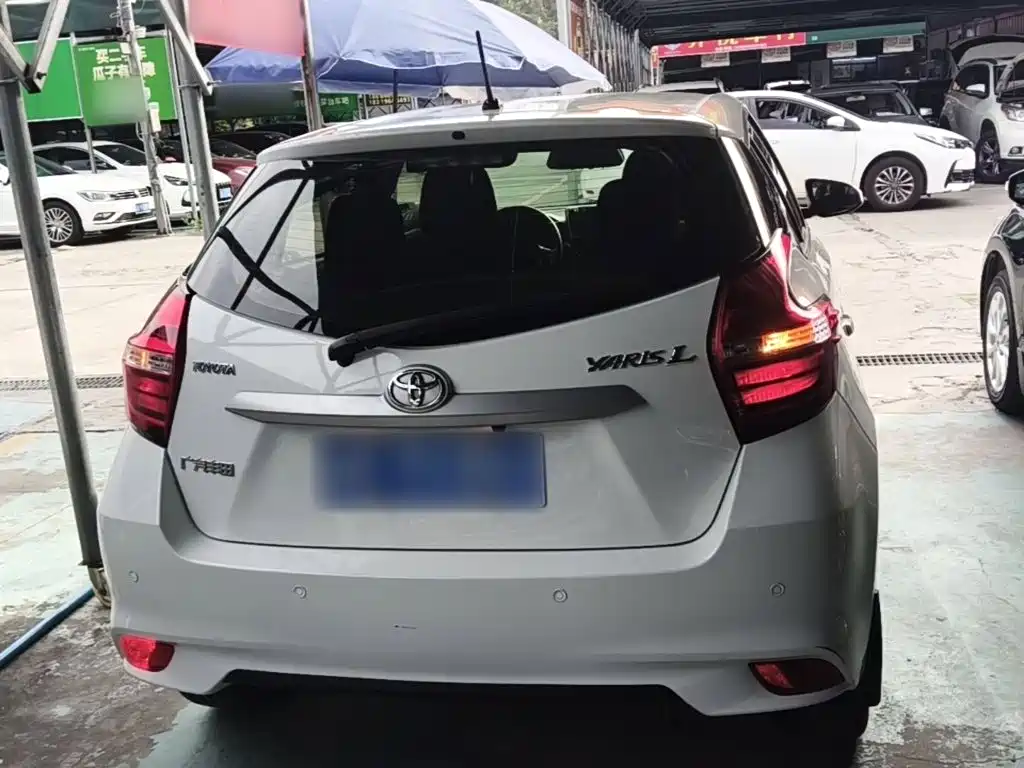 Toyota Yaris L — фото 6