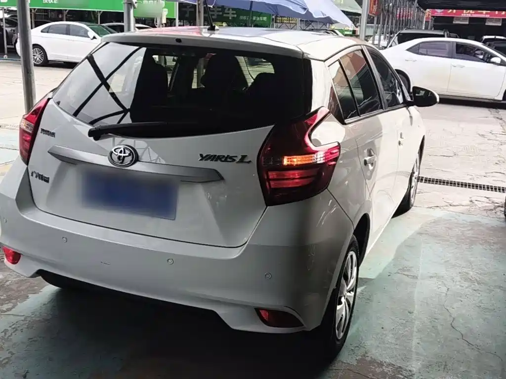 Toyota Yaris L — фото 7