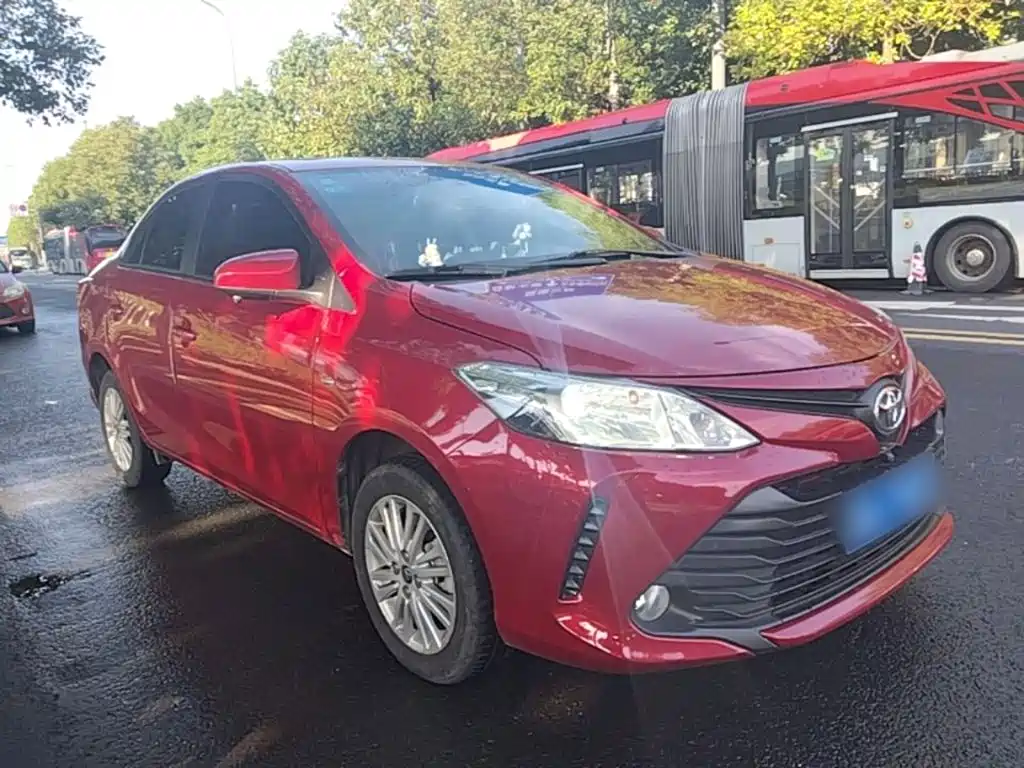 Toyota Vios — фото 4
