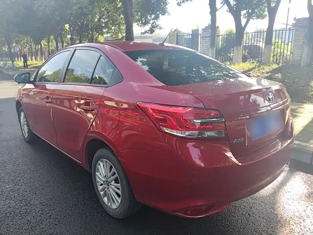 Toyota Vios — фото 5