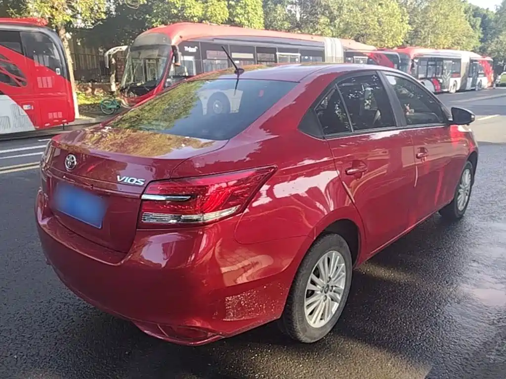 Toyota Vios — фото 7