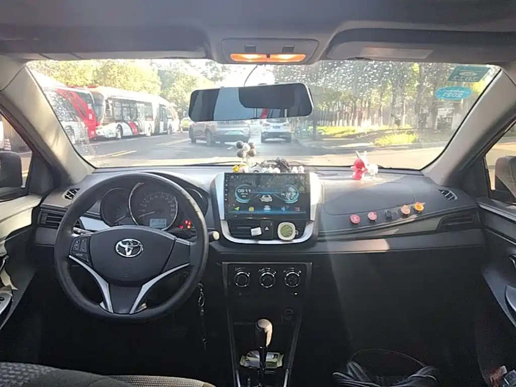 Toyota Vios — фото 10