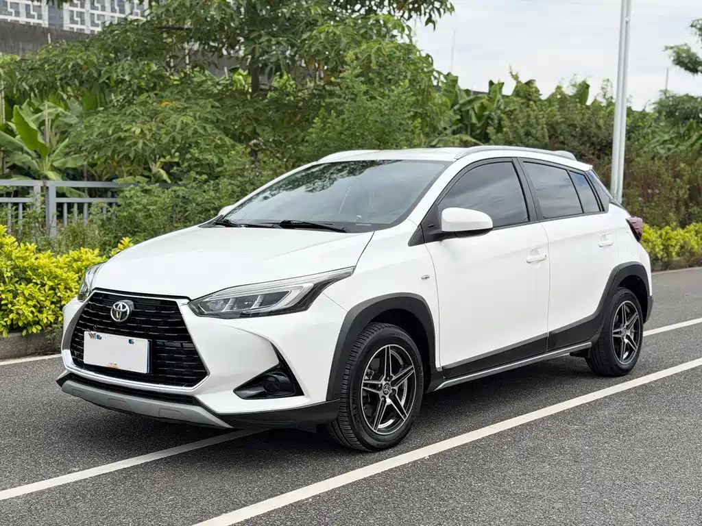 Toyota Yaris L — фото 2