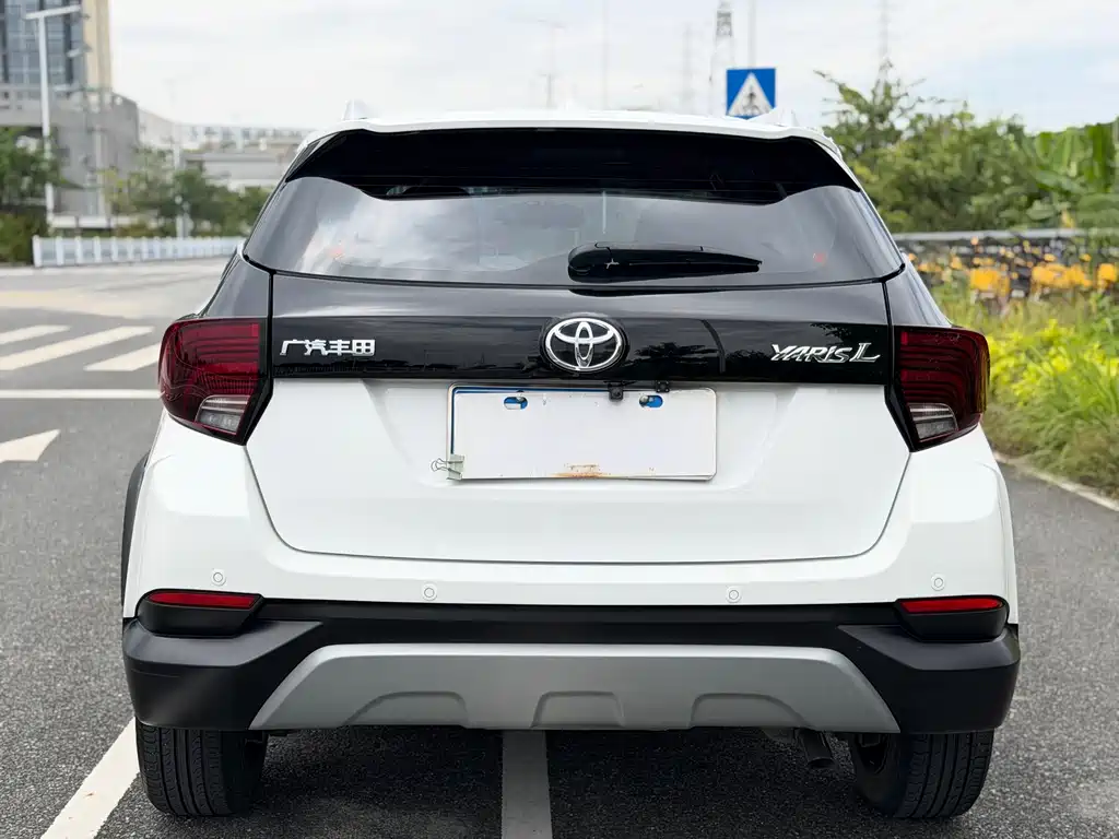 Toyota Yaris L — фото 9