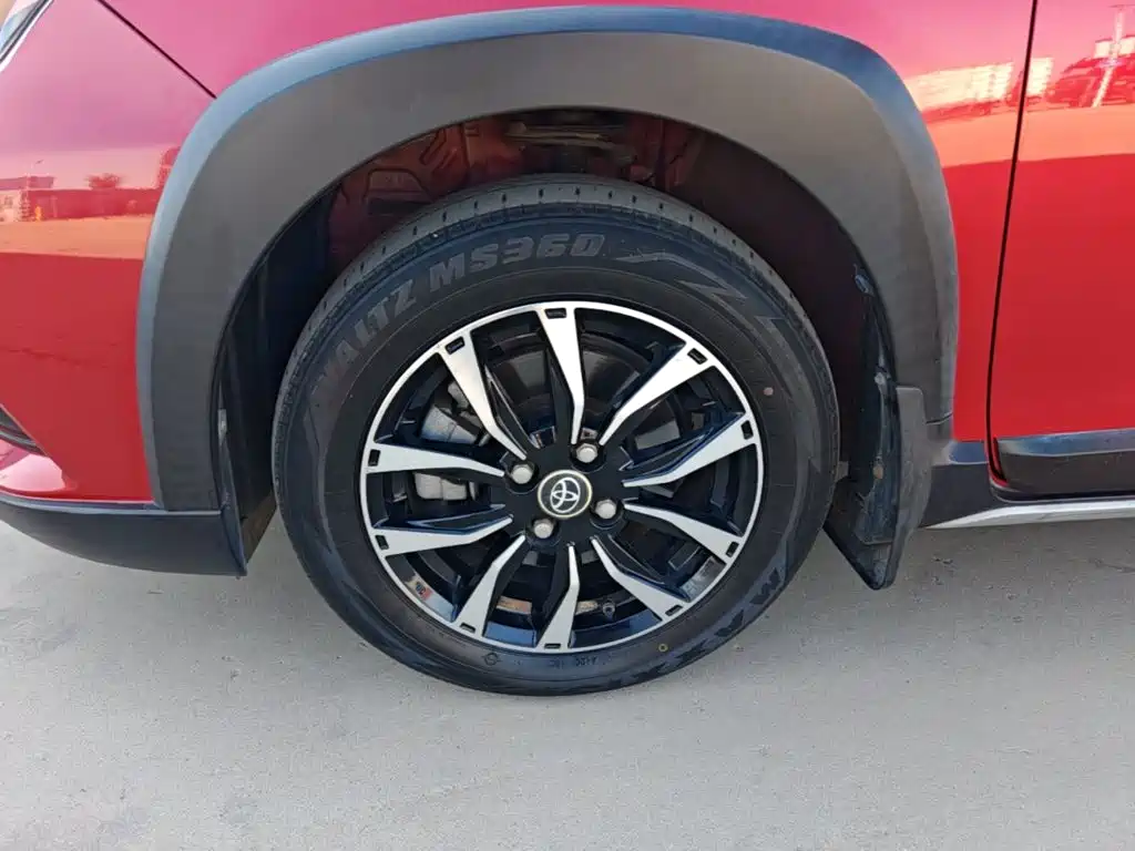 Toyota Yaris L — фото 23