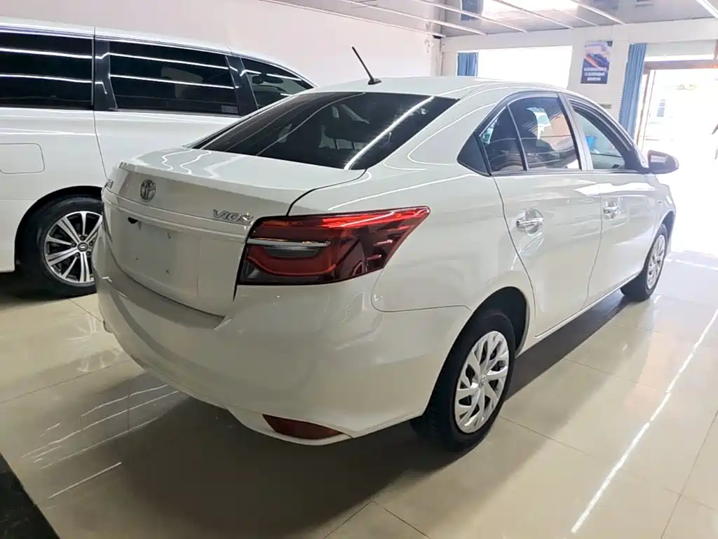 Toyota Vios — фото 7