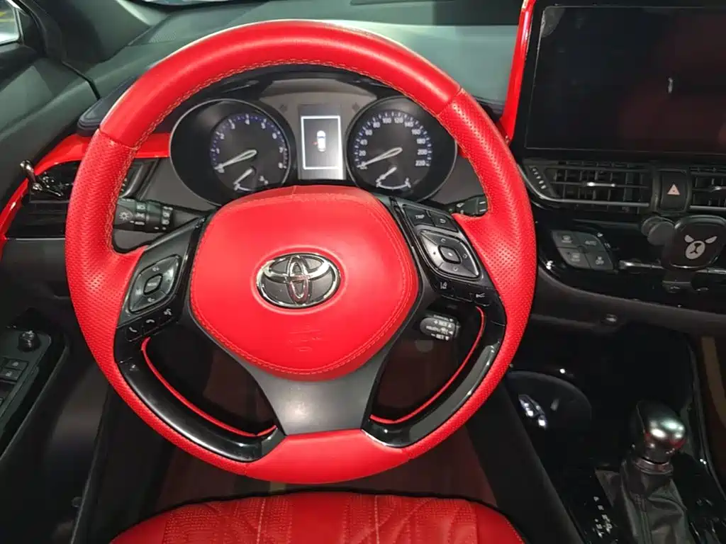 Toyota C-HR — фото 11