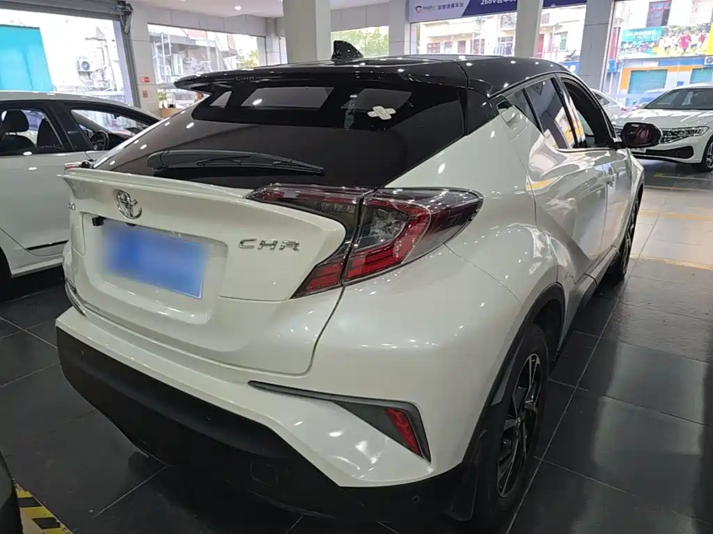 Toyota C-HR — фото 7