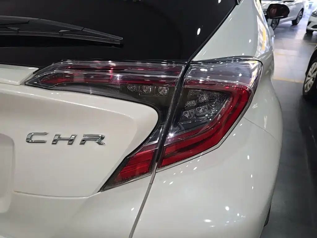 Toyota C-HR — фото 8