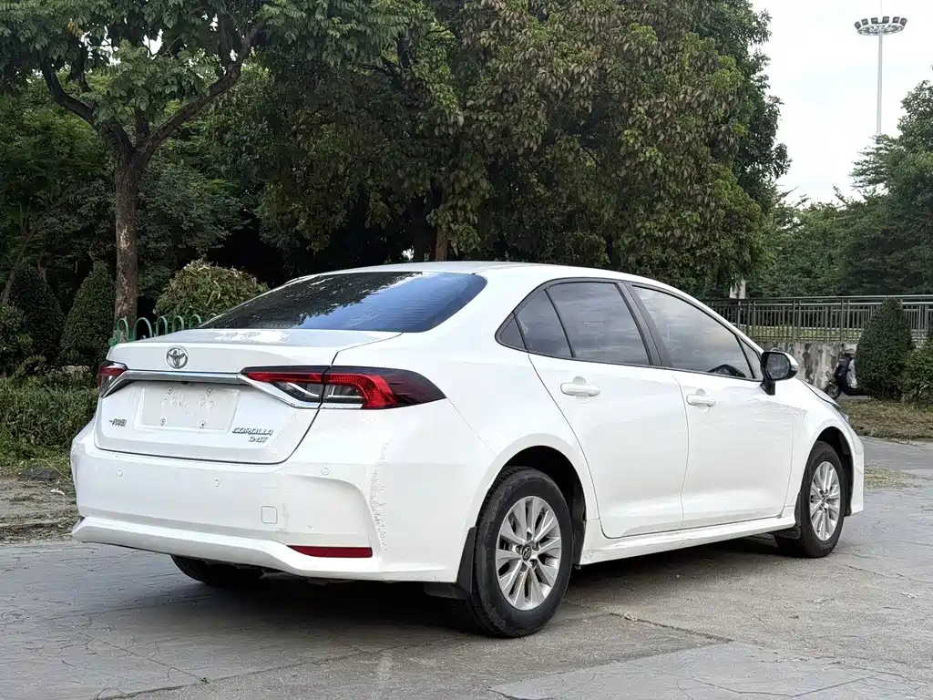 Toyota Corolla — фото 4