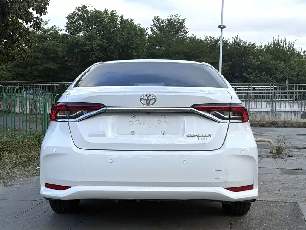 Toyota Corolla — фото 5
