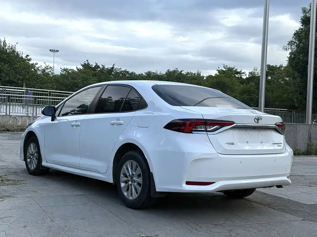 Toyota Corolla — фото 6