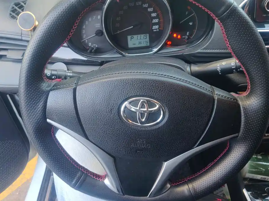 Toyota Yaris L — фото 15