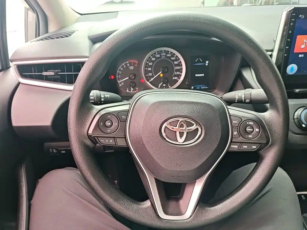 Toyota Corolla — фото 11