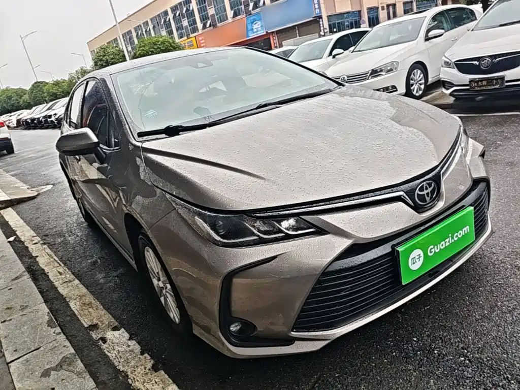 Toyota Corolla — фото 4