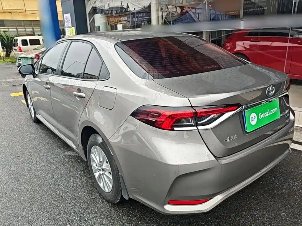 Toyota Corolla — фото 5