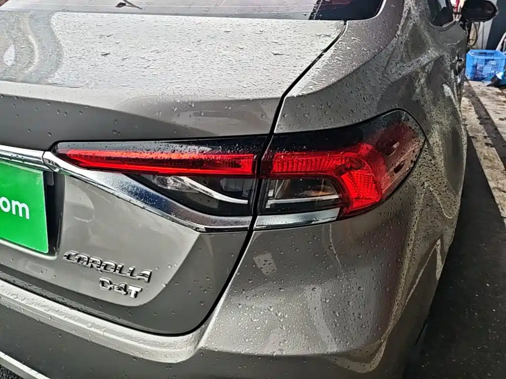 Toyota Corolla — фото 8